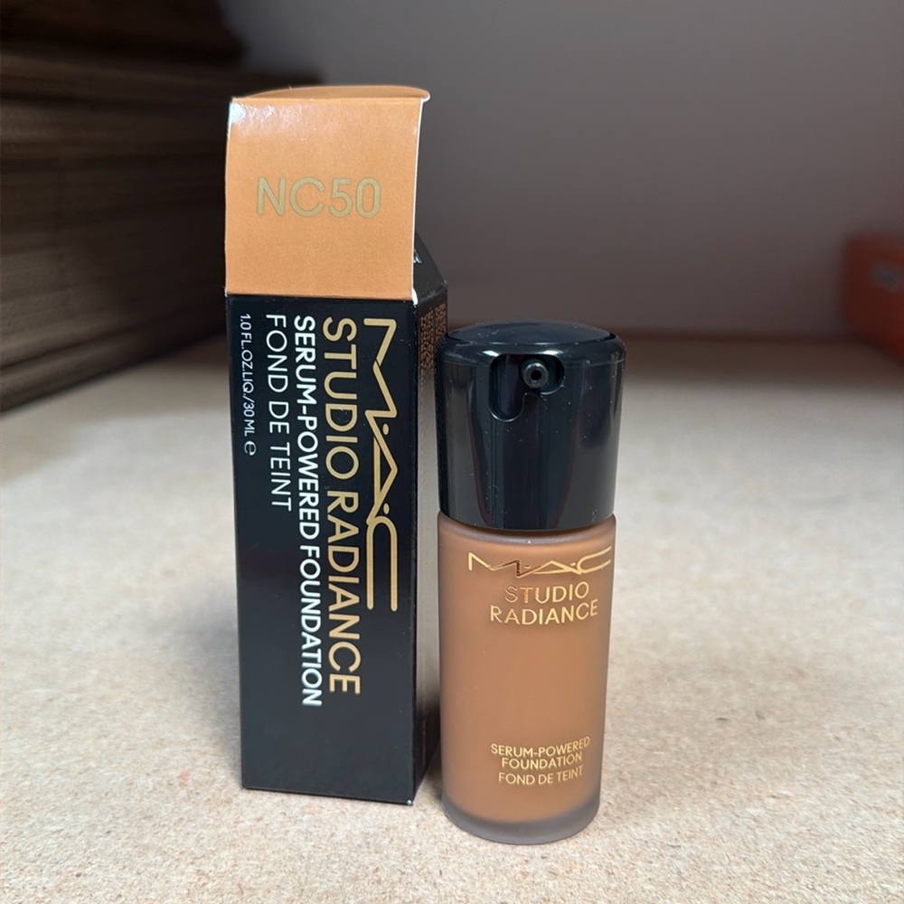Nwt MAC Studio Radiance Serum Powered Foundation Fond De Teint NC50